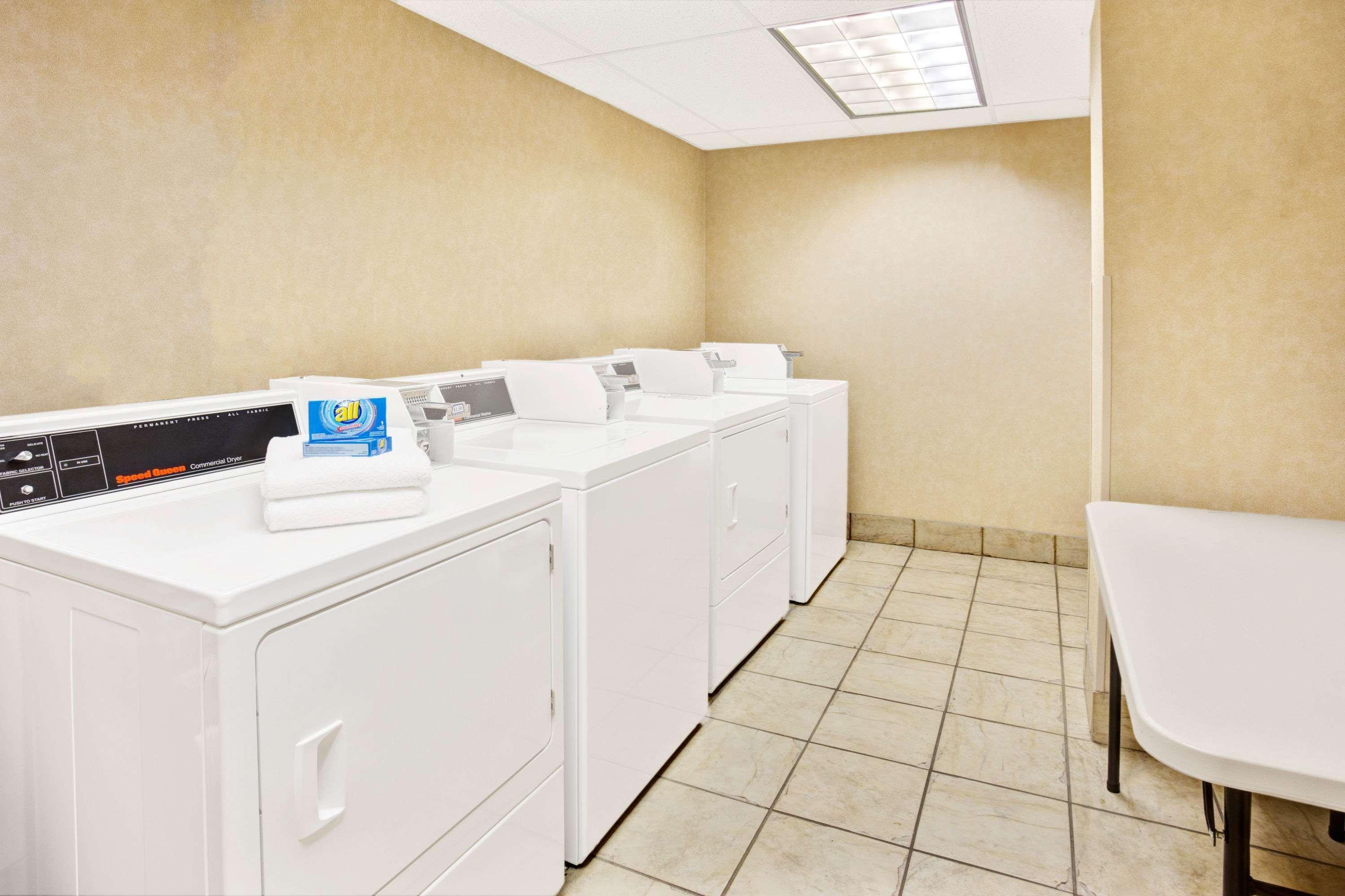Hotel Baymont By Wyndham Indianapolis West Extérieur photo